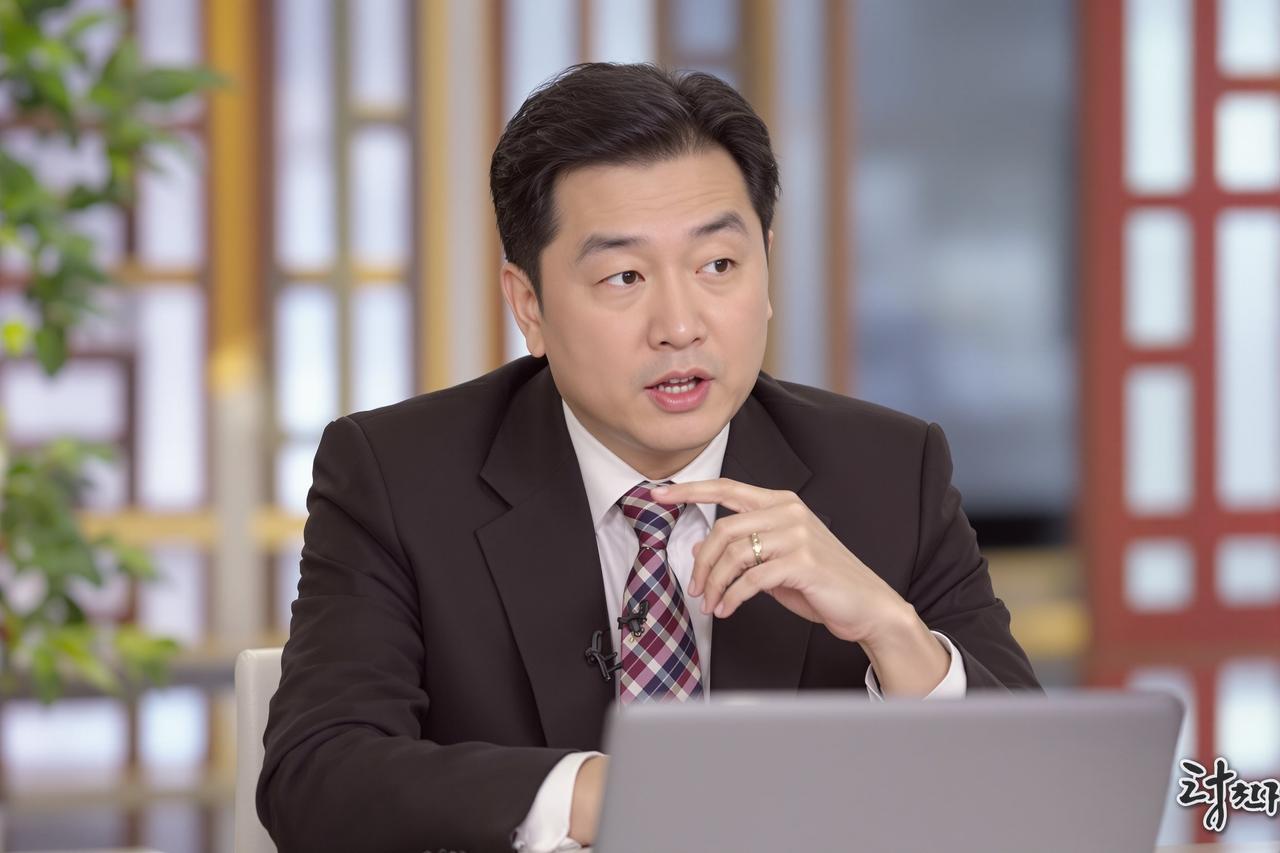 吃瓜网海角 - 某知名主持人被曝收受巨额礼品，内部人士提供详细账单